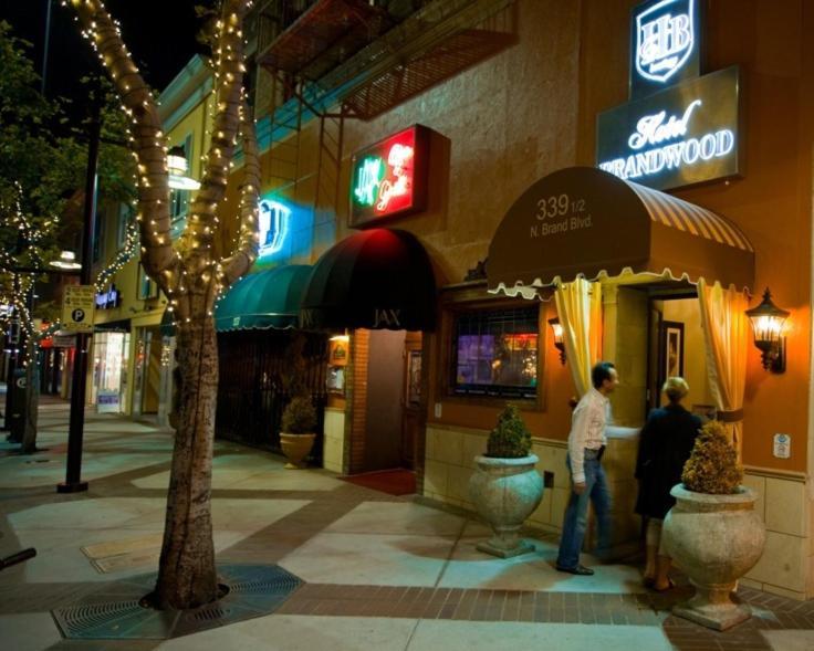 Brand Plaza Hotel Glendale Exterior foto