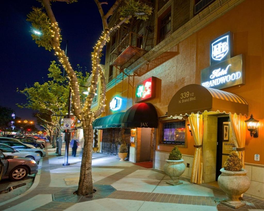 Brand Plaza Hotel Glendale Exterior foto