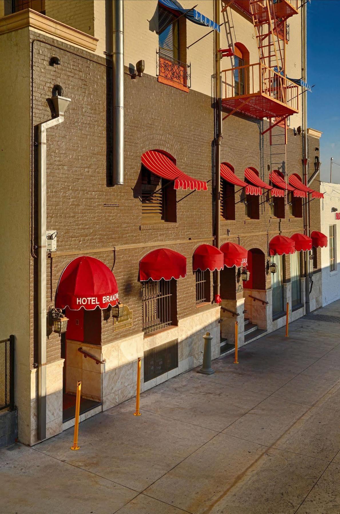 Brand Plaza Hotel Glendale Exterior foto