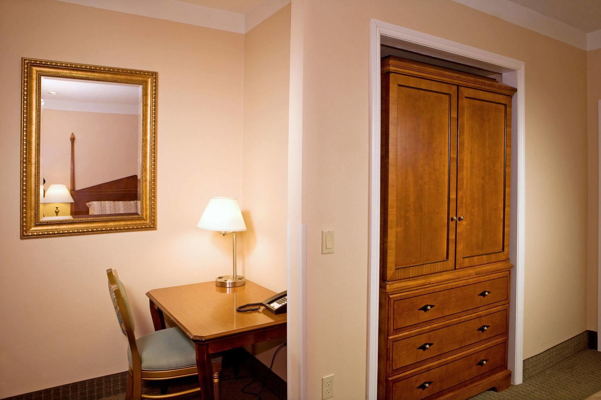 Brand Plaza Hotel Glendale Quarto foto